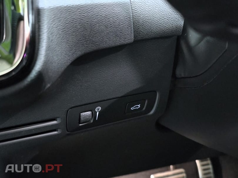 Volvo XC40 P8 AWD Recharge RDesign