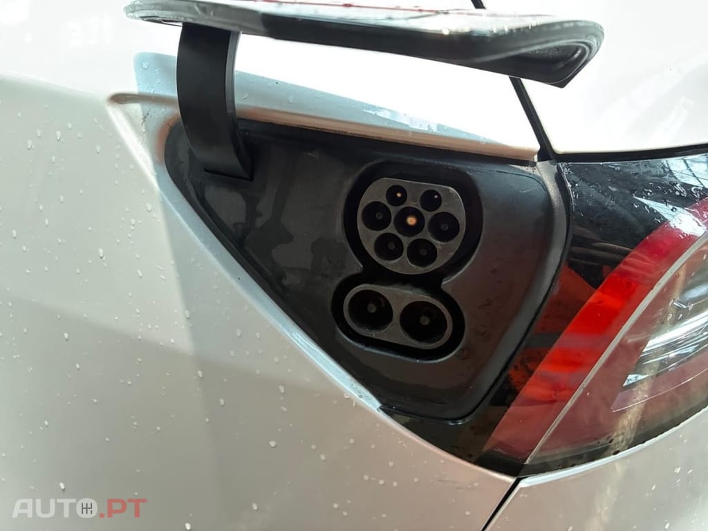 Tesla Model 3 Standard Range Plus RWD