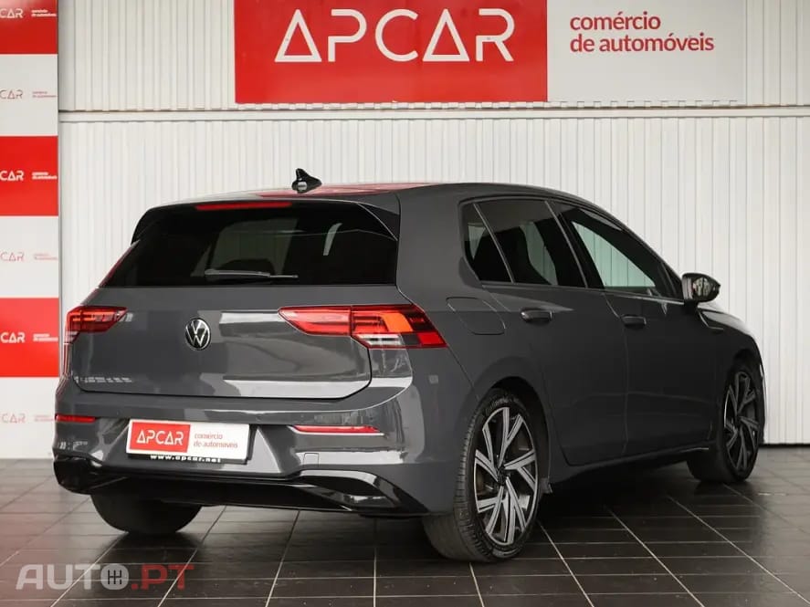 Volkswagen Golf 1.5 eTSI R-Line DSG