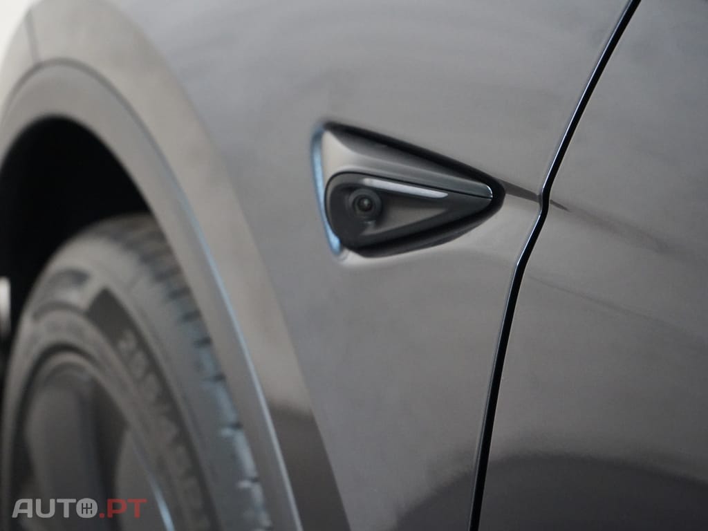 Tesla Model Y Long Range Tração Traseira