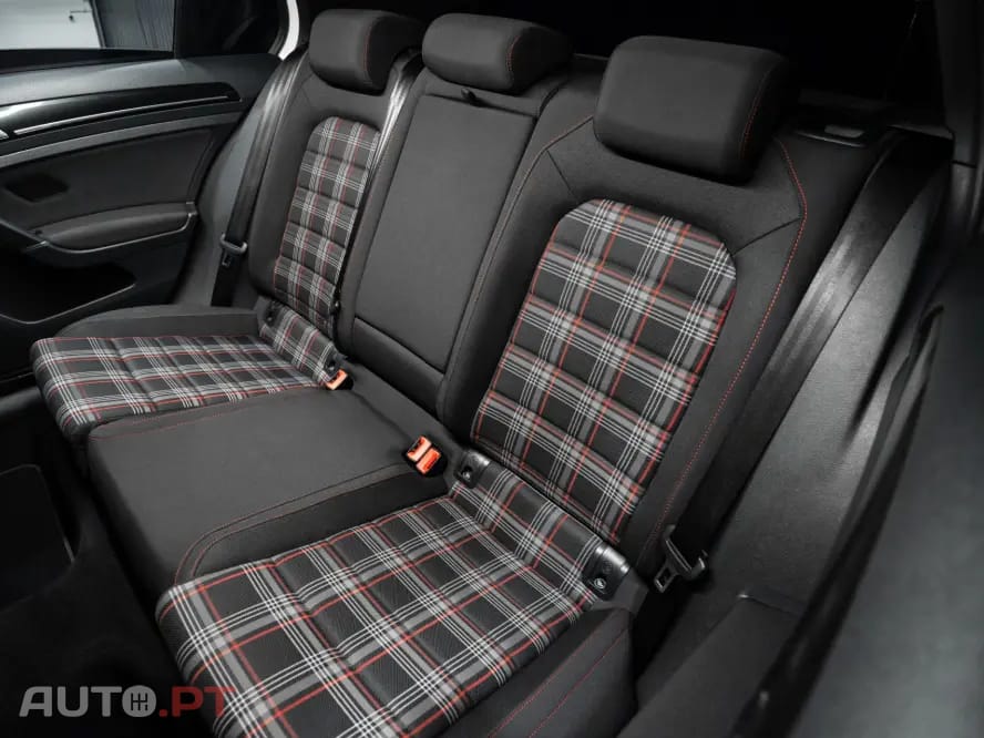 Volkswagen Golf GTI Performance BlueMotion DSG