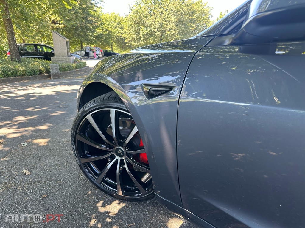 Tesla Model 3 Long-Range Dual Motor AWD