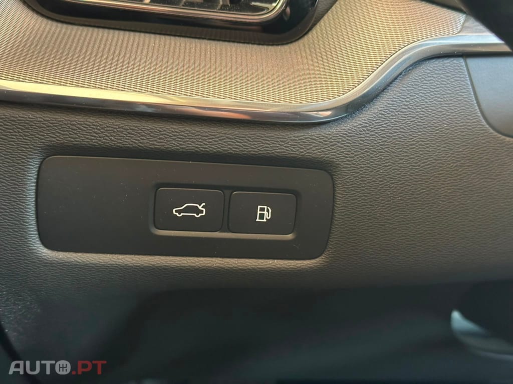 Volvo XC60 2.0 T6 PHEV Core AWD