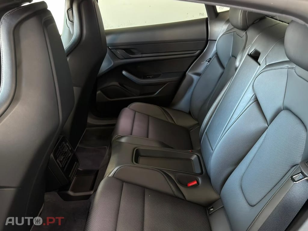 Porsche Taycan Standard