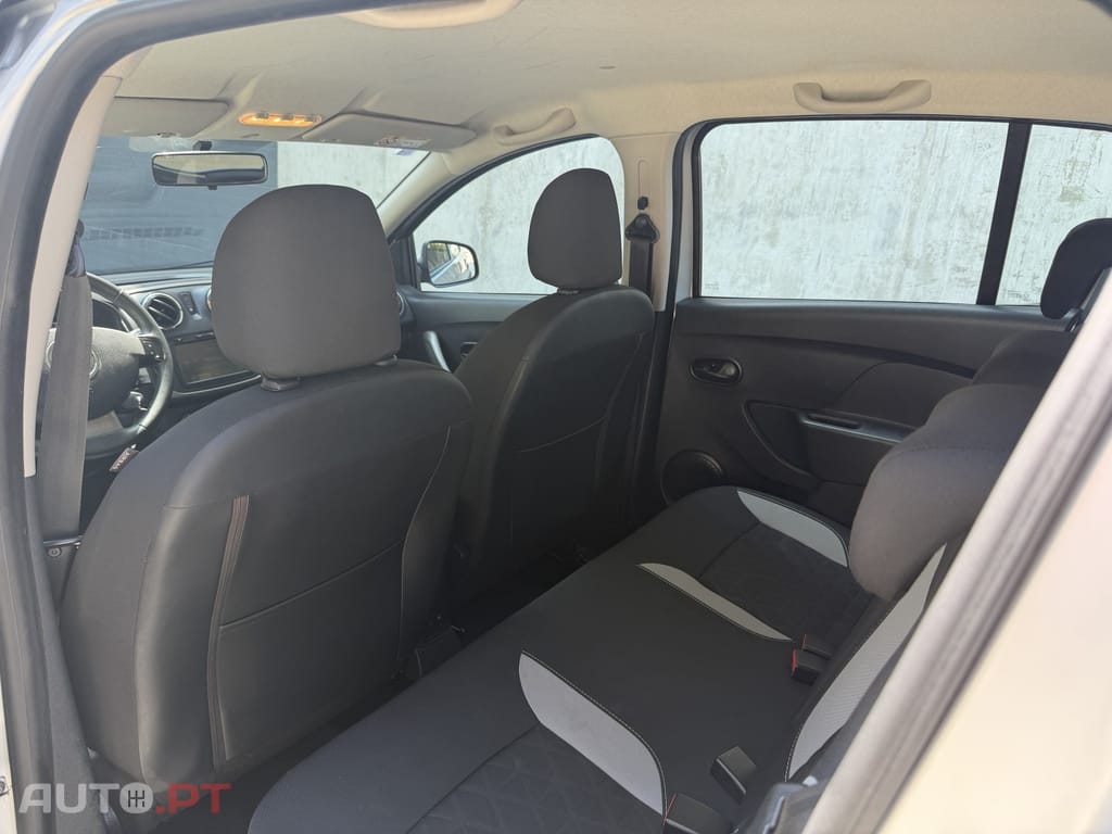 Dacia Sandero 1.5 dCi SL Stepway of Life — fotografia 11