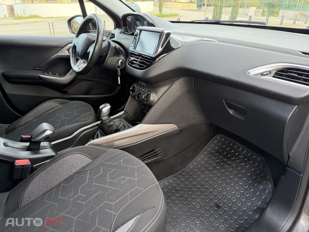 Peugeot 2008 1.2 PureTech Allure