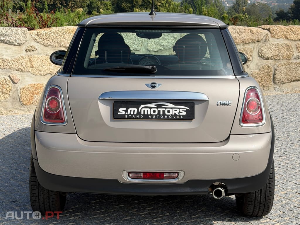 MINI Cooper One Baker Street
