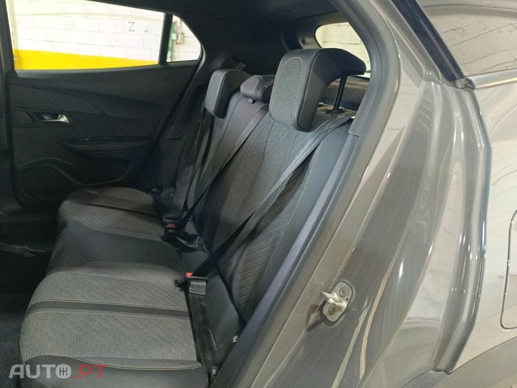 Peugeot 2008 1.2 PureTech Allure EAT8