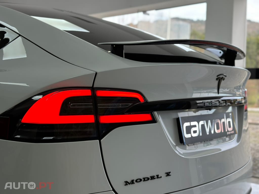 Tesla Model X Outro