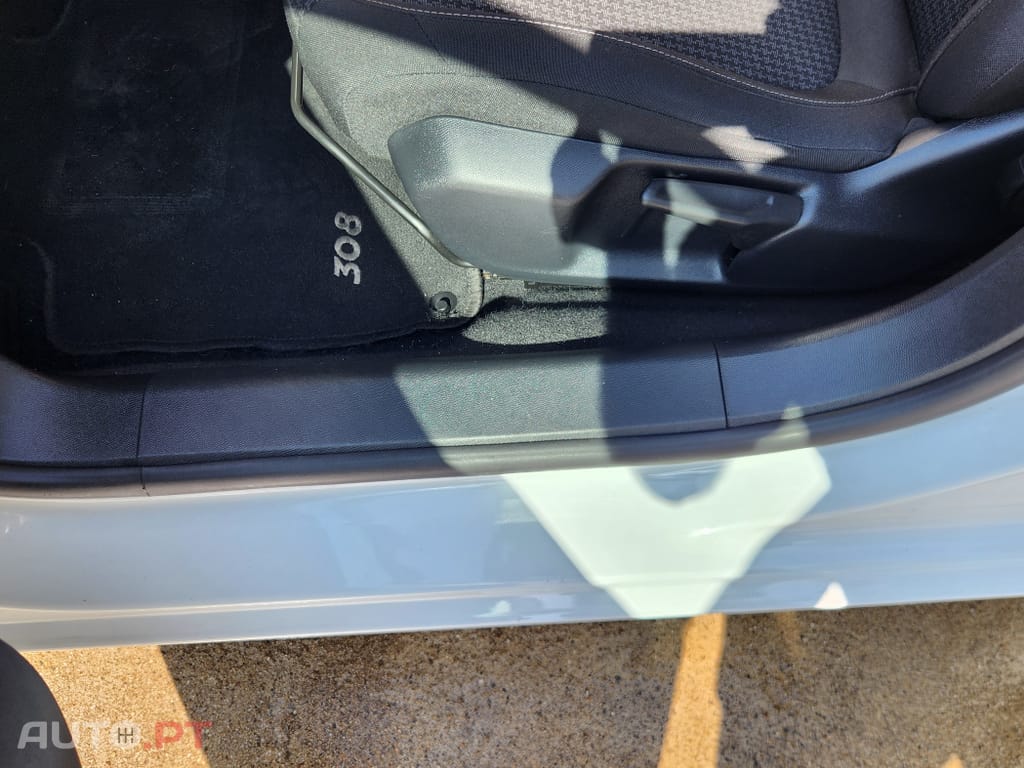Peugeot 308 1.5 BlueHDi Business Line