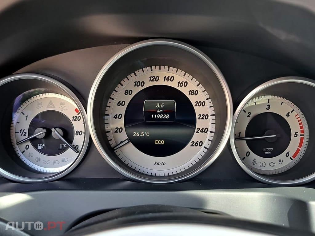 Mercedes-Benz E 220 CDi BlueEfficiency