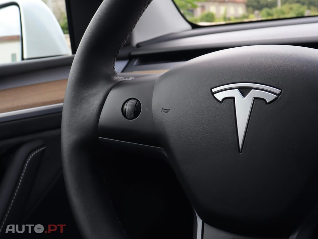 Tesla Model Y Long Range Dual Motor AWD