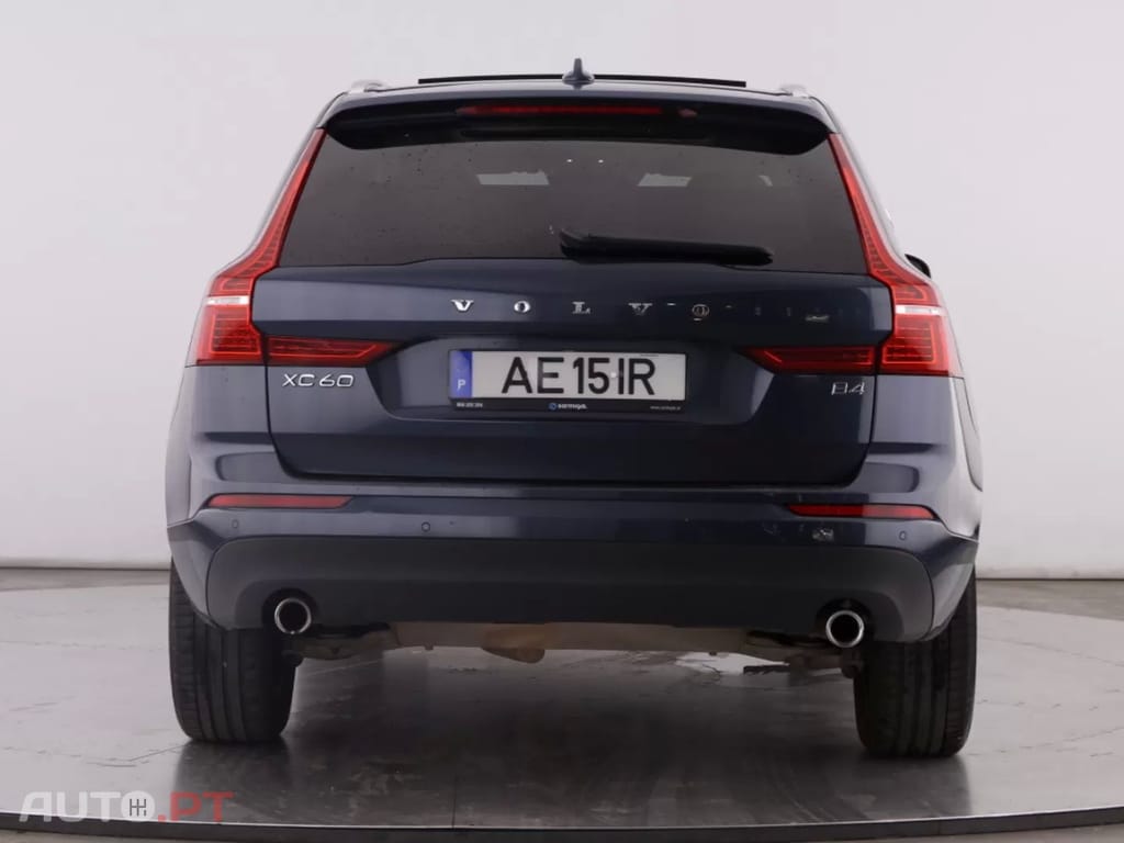 Volvo XC60 2.0 B4 Momentum Plus