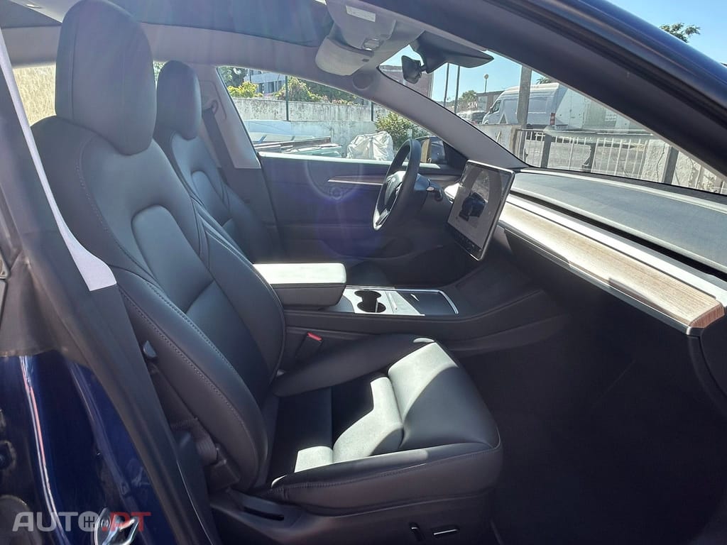 Tesla Model 3 Standard Range Plus RWD