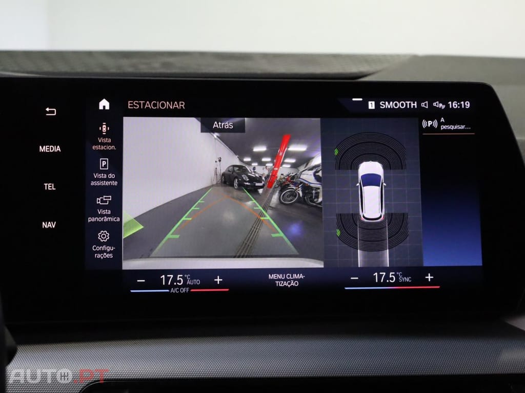 BMW 225 xe Auto