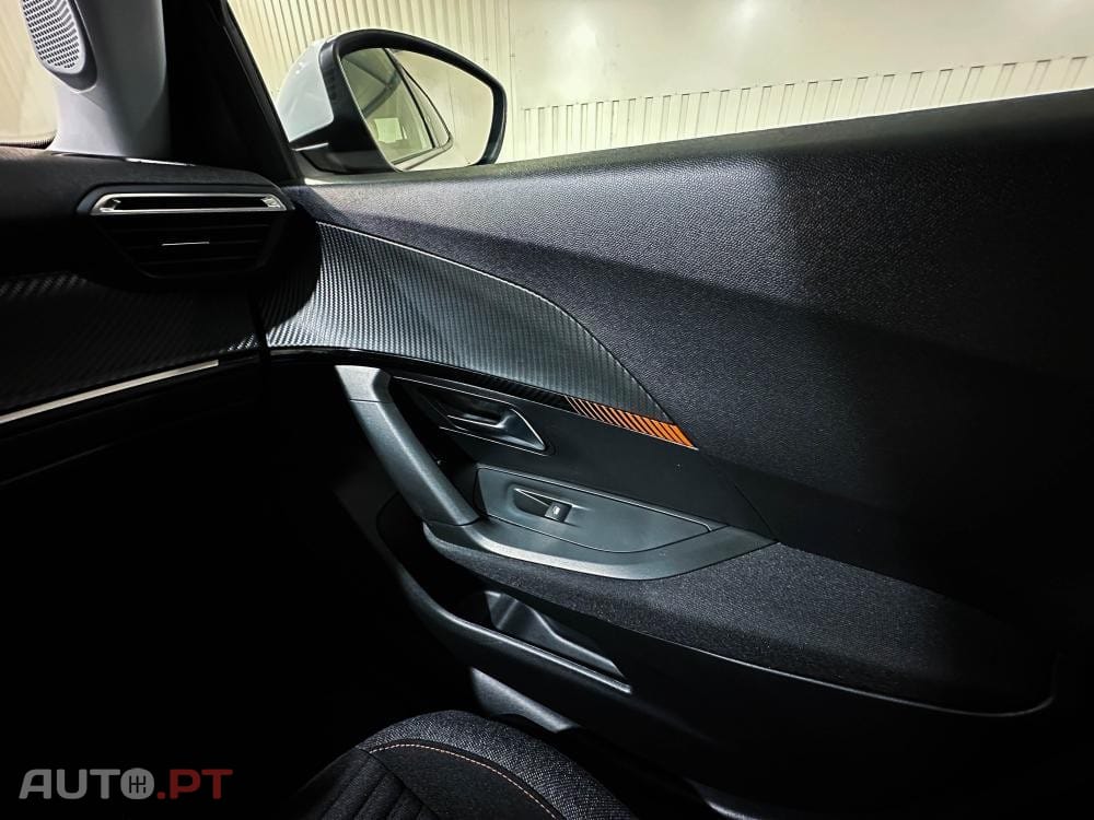 Peugeot 2008 1.2 PureTech Allure EAT8