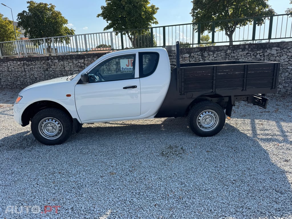 Mitsubishi L200 2.5 DI-D Club Invite 3L 4WD