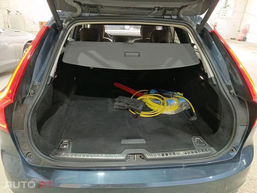 Volvo V90 2.0 T8 Momentum Plus AWD Geartronic
