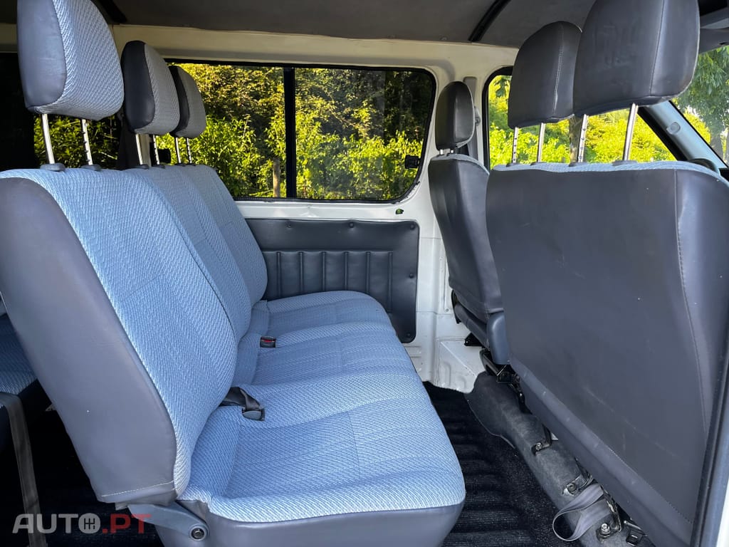 Toyota HiAce 9 Lugares