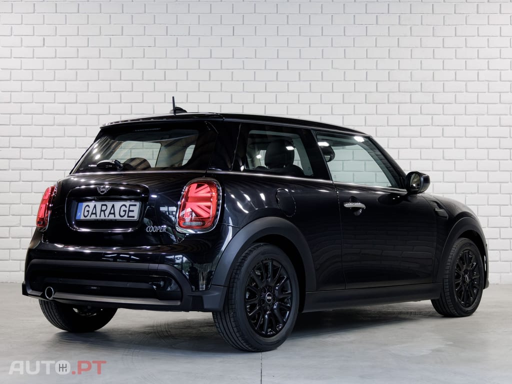MINI Cooper Premium Yours Auto