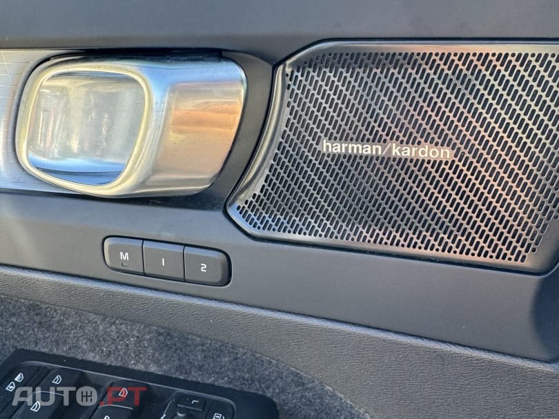 Volvo XC40 2.0 B3 Plus Dark