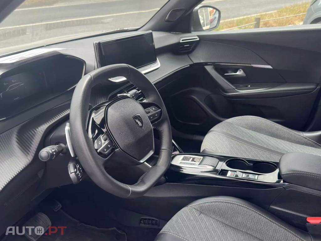 Peugeot 2008 1.2 Hybrid Allure e-DCS6