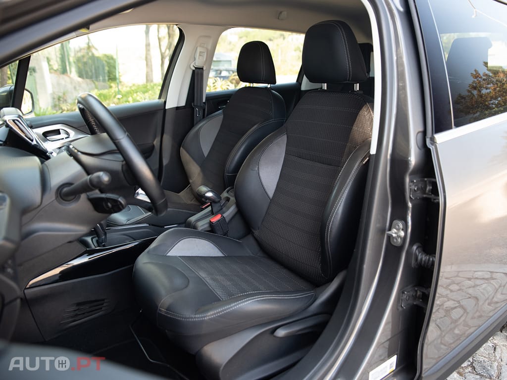 Peugeot 2008 1.2 PureTech Allure EAT6