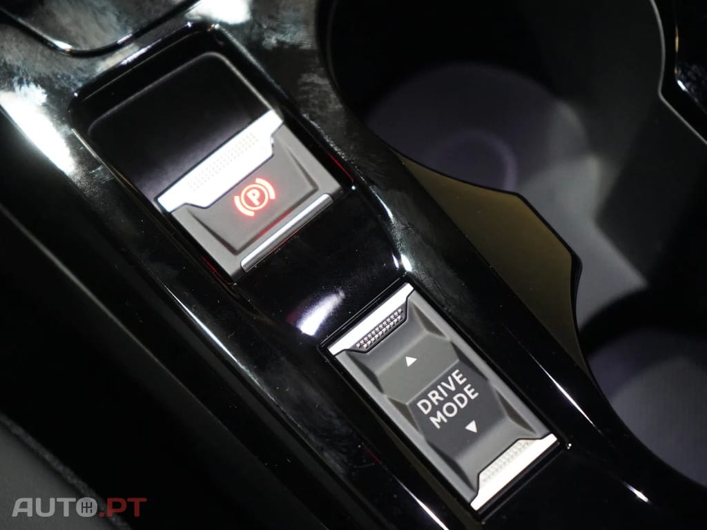 Peugeot 2008 1.2 Hybrid Allure e-DCS6