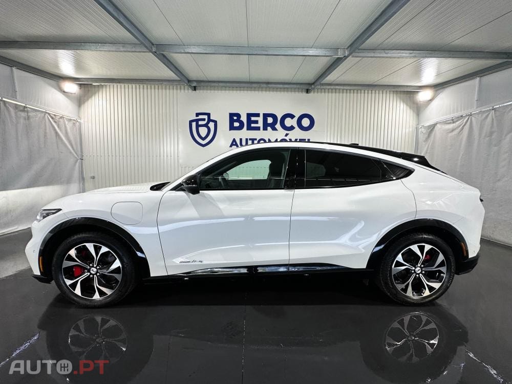 Ford Mustang Mach-E AWD PREMIUM