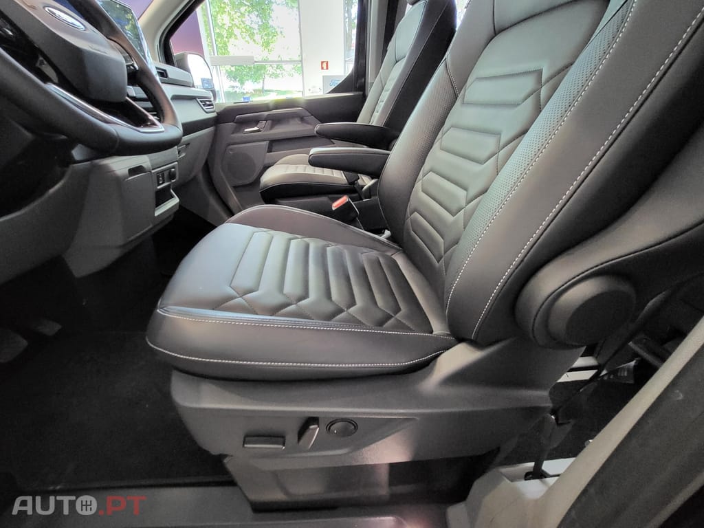 Ford Tourneo 2.5 PHEV Titanium