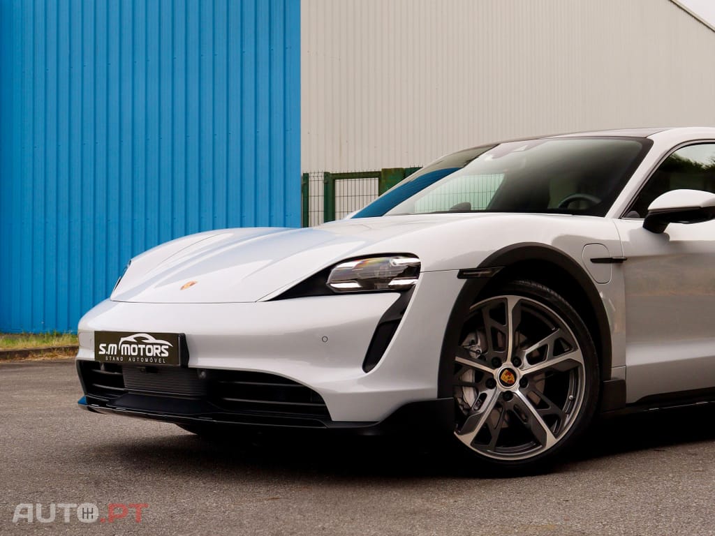 Porsche Taycan 4