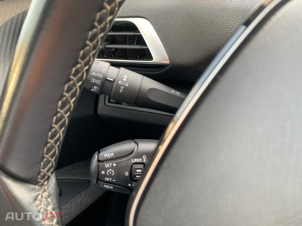 Peugeot 3008 1.5 BlueHDi Active