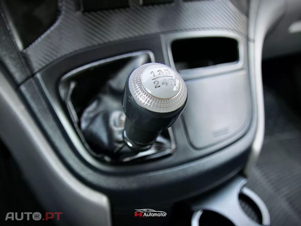 Hyundai H1 H1 STAREX 2.5CRDI L2 DUPLA PORTA LATERAL — fotografia 13