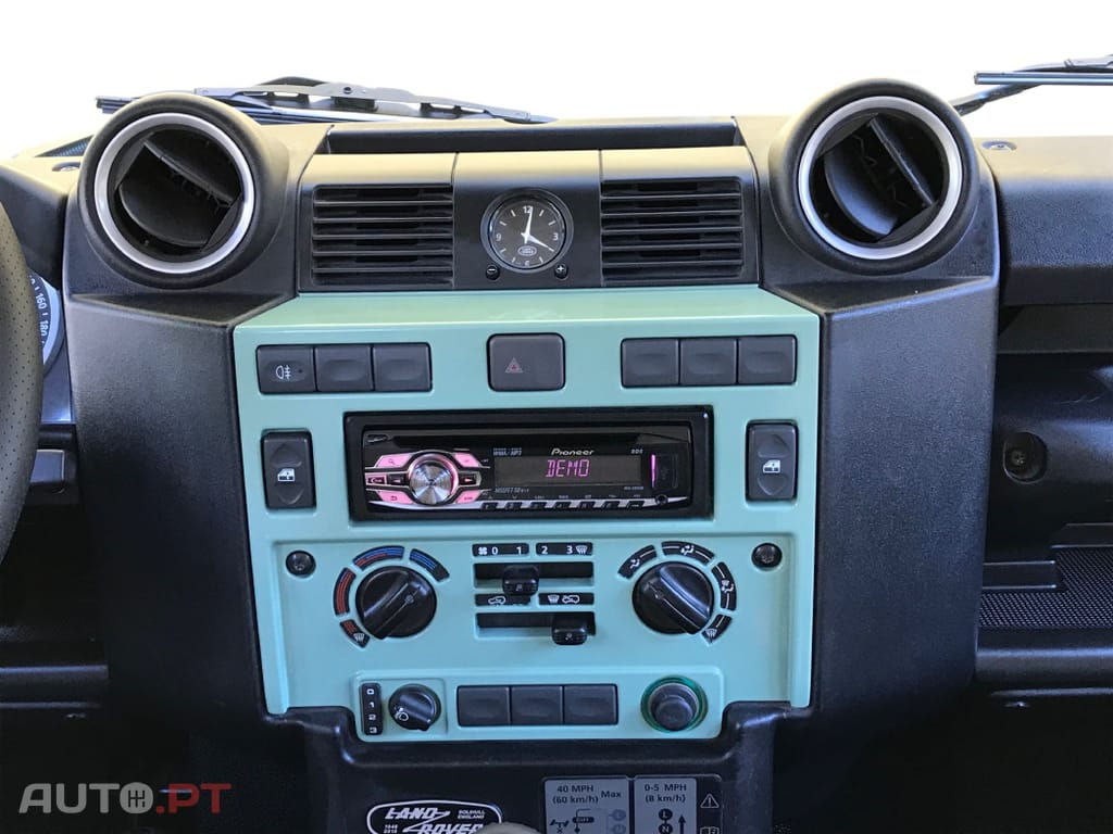 Land Rover Defender TD4 PUMA HERITAGE