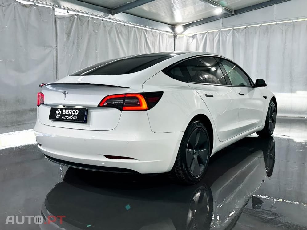 Tesla Model 3 Standard Range Plus RWD — fotografia 4