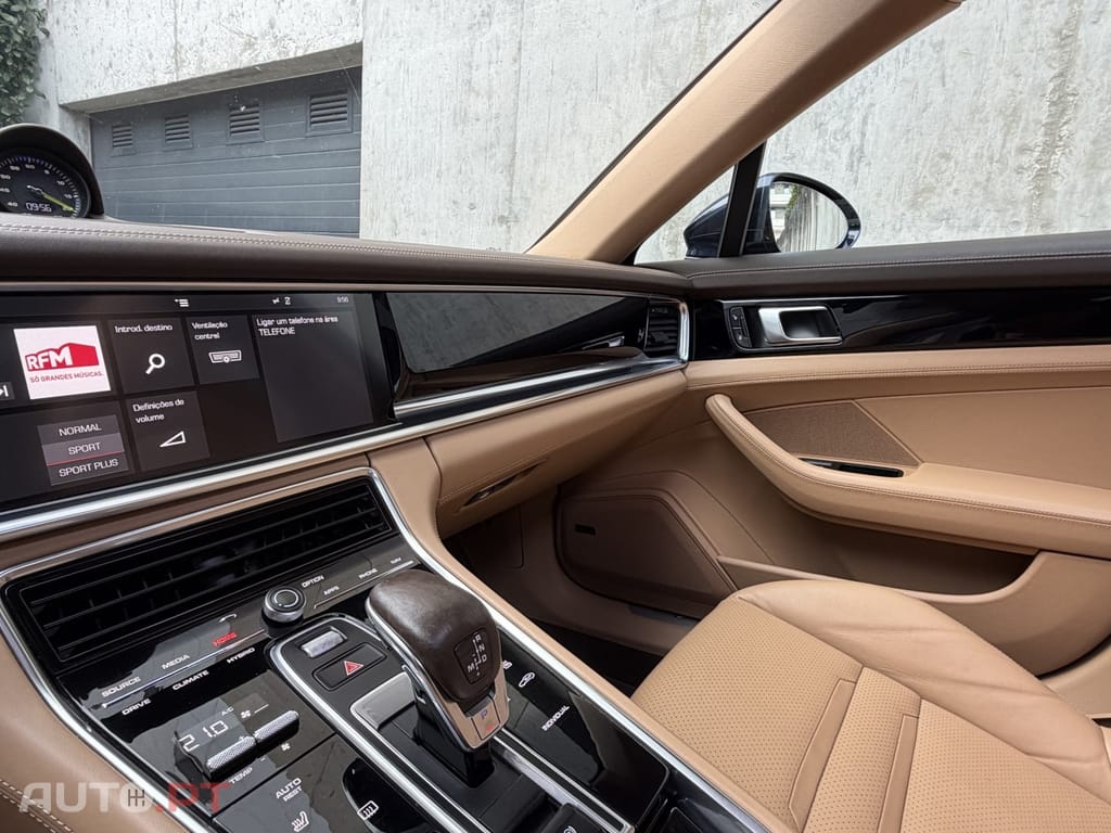 Porsche Panamera 4 E-Hybrid Platinum Edition