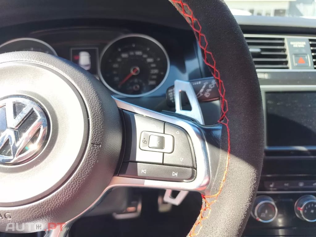 Volkswagen Golf GTI Performance BlueMotion DSG