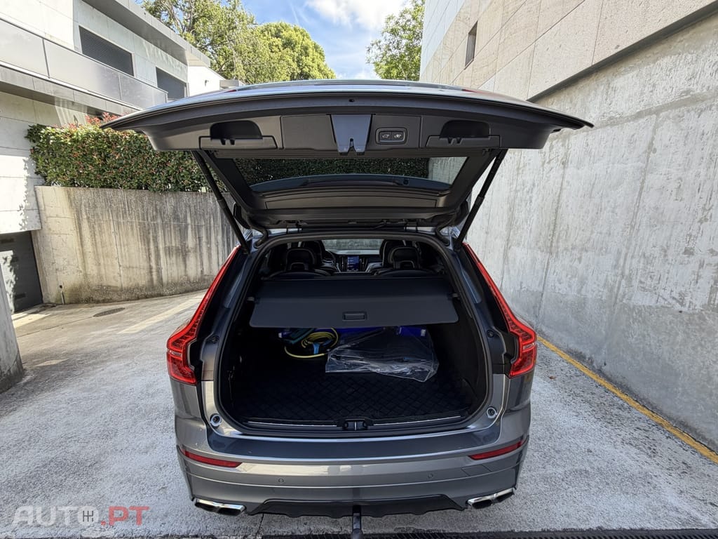 Volvo XC60 2.0 T8 PHEV R-Design AWD