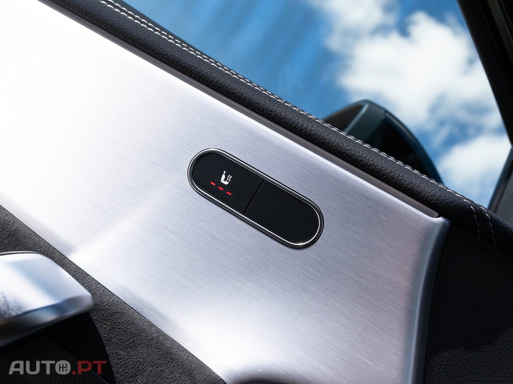 Mercedes-Benz A 250 e 8G-DCT AMG Line — fotografia 12