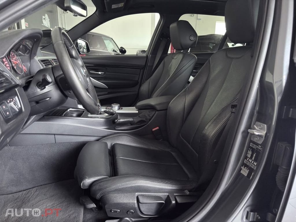 BMW 318 d Pack M Shadow Auto — fotografia 26