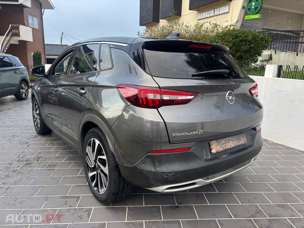 Opel Grandland (X) 1.2 T Design & Tech AT