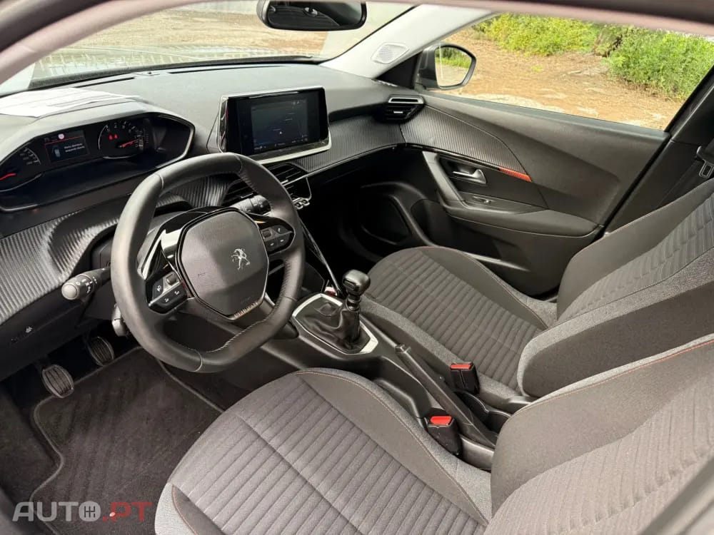Peugeot 2008 1.2 PureTech Active Pack — fotografia 14
