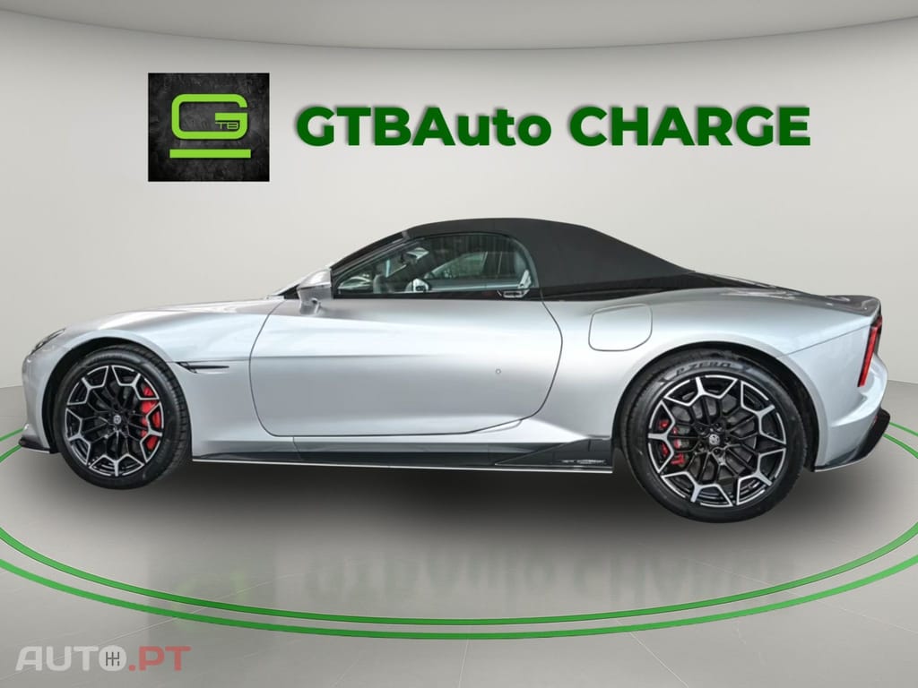 MG Cyberster E-Roadster 