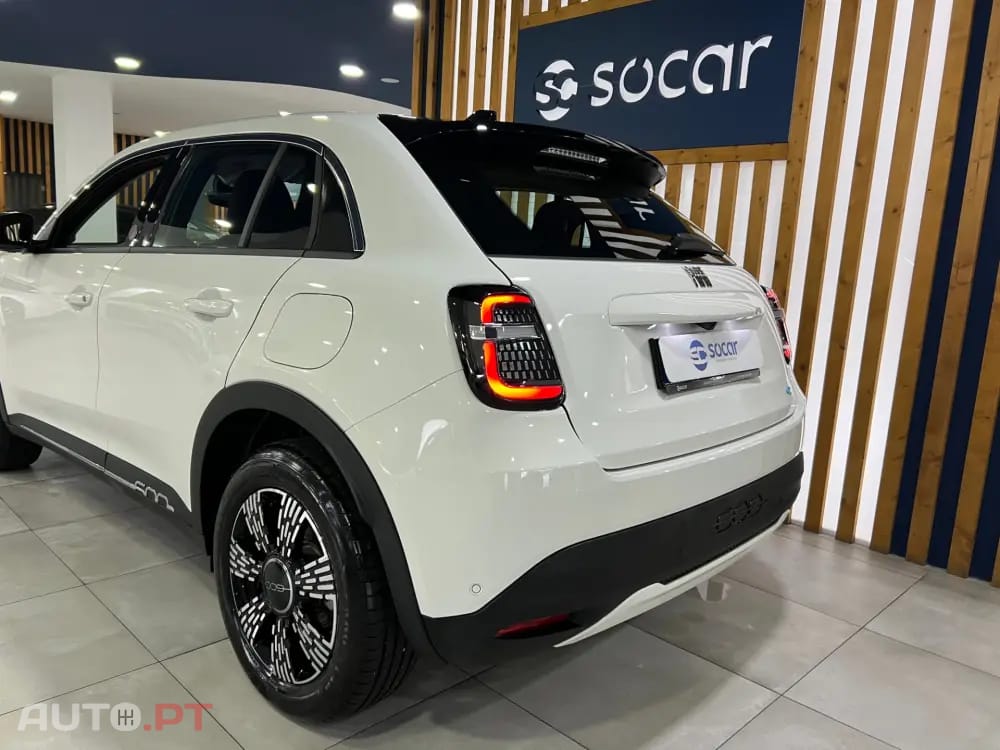 Fiat 600e 54 kWh (RED)