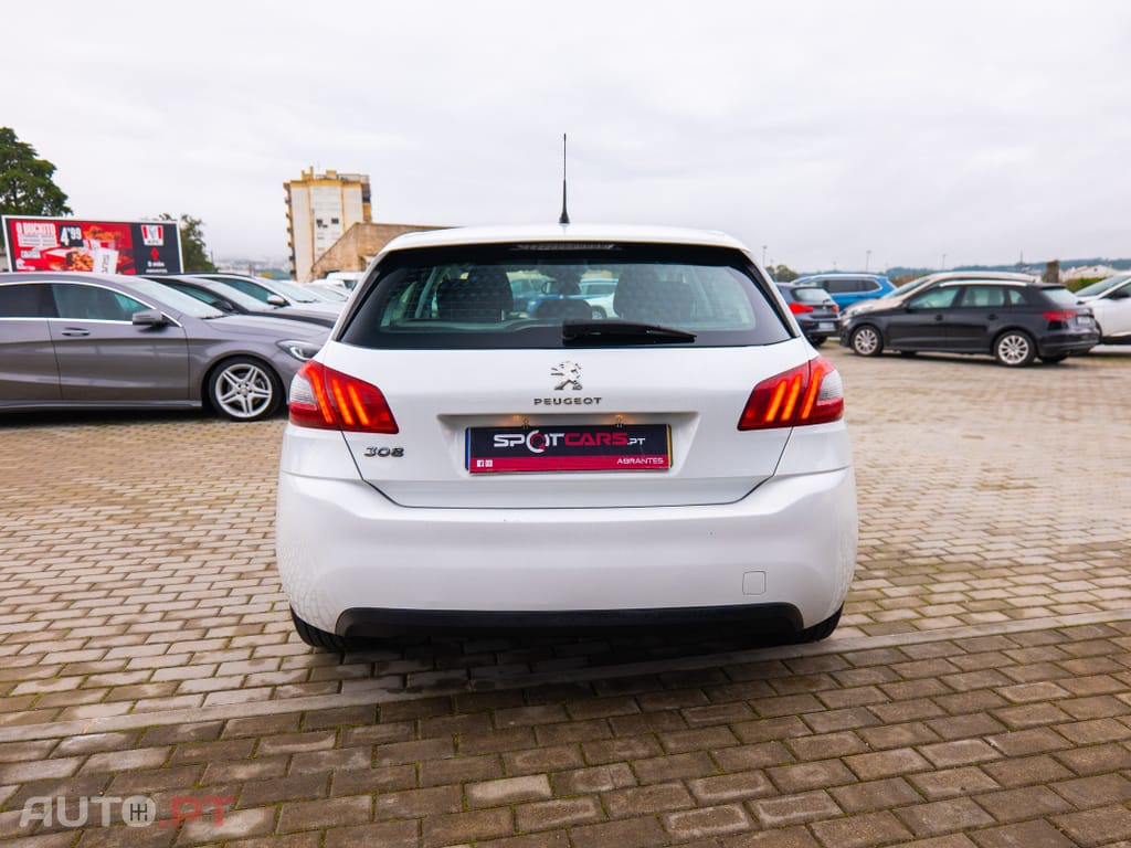 Peugeot 308 1.5 BlueHDi Business Line