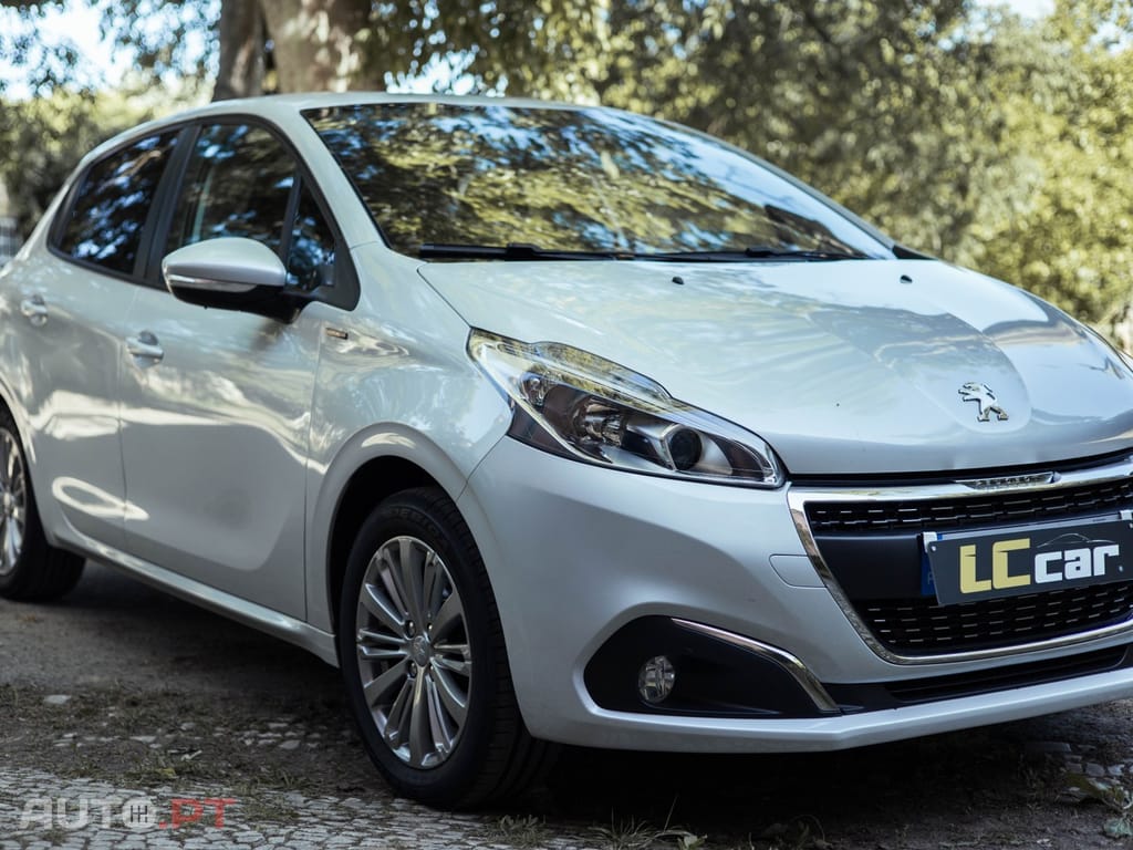 Peugeot 208 1.2 PureTech Signature