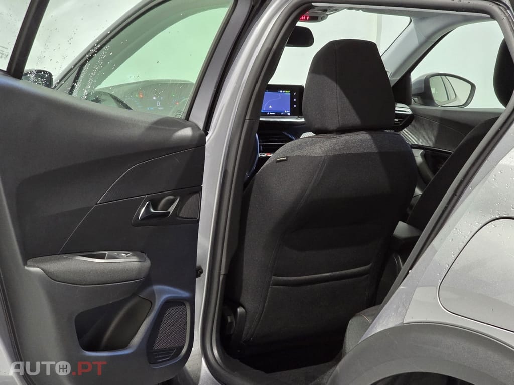 Peugeot E-2008 50 kWh Active Pack