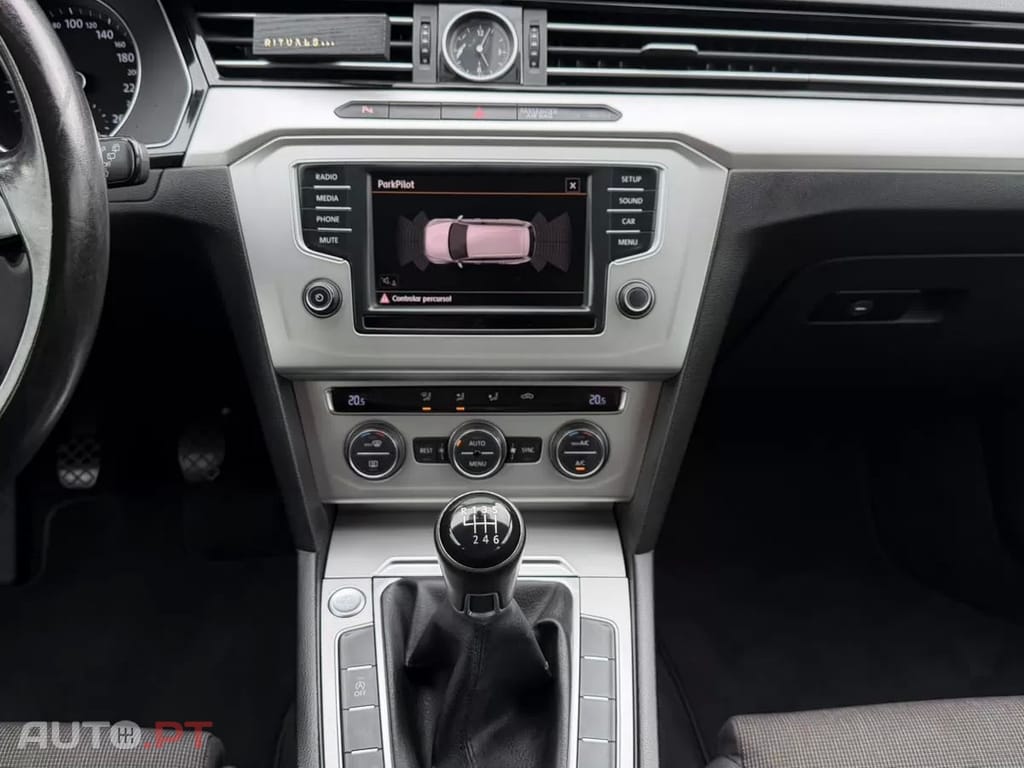 Volkswagen Passat Variant 1.6 TDI Confortline — fotografia 10