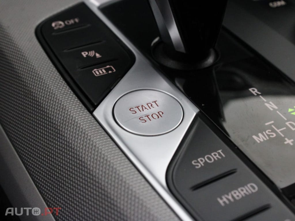 BMW 330 TOURING PLUG-IN ADVANTAGE I.V.A DEDUTÍVEL