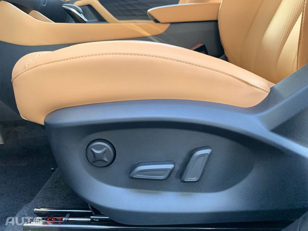 MG EHS PHEV Luxury  